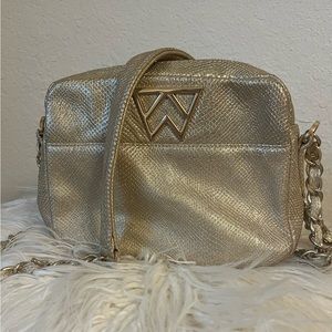 Kelly Wynne Mingle Mingle Mini in gold snakeskin